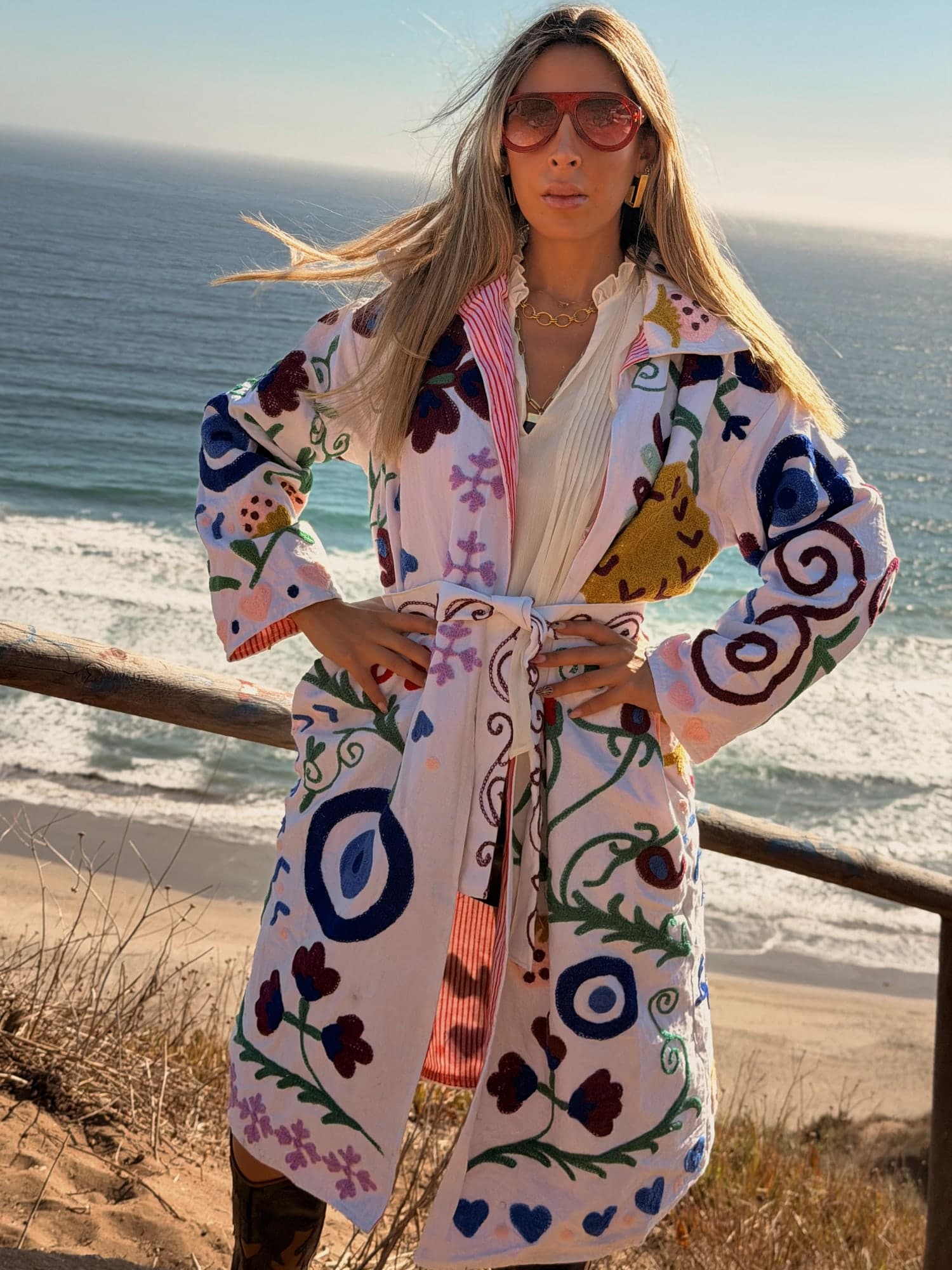 Chaqueta GOOD LUCK JACKET LONG en aji y ojo y turco y cereza y brillo, pieza hecha a mano de Diosa Soul — vista 1 de 5