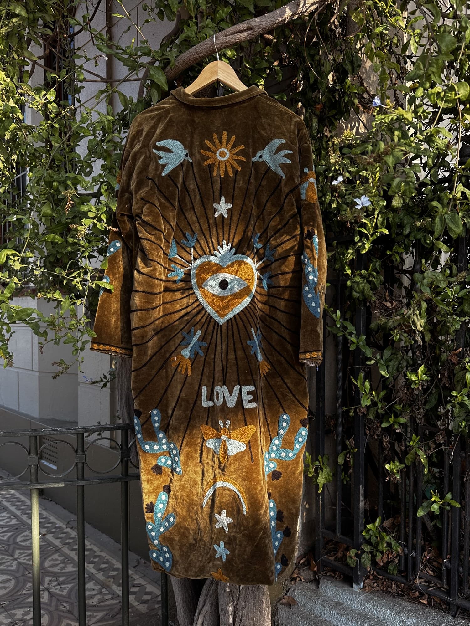 Chaqueta Chaqueta dopamine love en cafe, pieza hecha a mano de Diosa Soul — vista 1 de 4