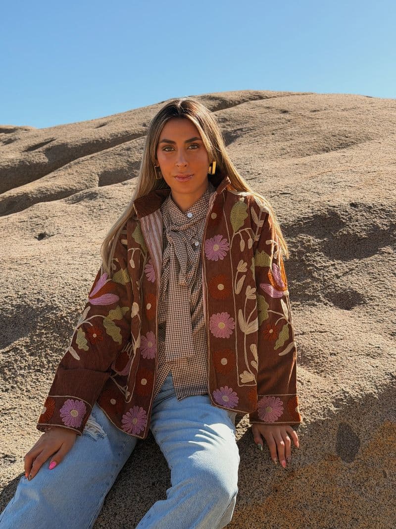 Chaqueta Chaqueta Amara en cafe, pieza hecha a mano de Diosa Soul — vista 1 de 5